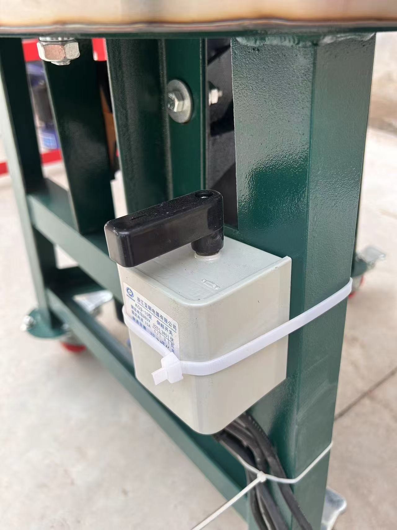 Feed Mixer
